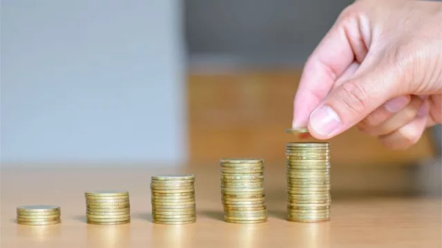 El salario medio en Galicia se sitúa en 1.822 euros, ocupando el 9º lugar en el ranking autonómico (un 8,2% por debajo de la media)