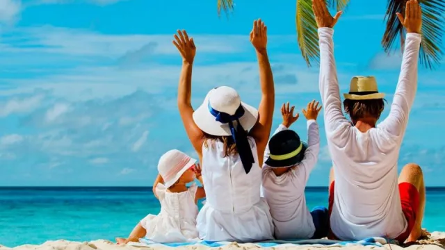 ¡Ahorra en tus vacaciones de verano! 5 apps para controlar tus gastos (el gasto medio por persona en España se eleva a 625 euros, 15 euros más que en 2022)