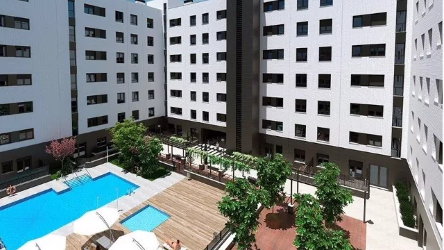 Comprar un piso con piscina en España supone un sobrecoste del 56% (uno de cada cinco pisos a la venta en el país cuenta con esta comodidad)