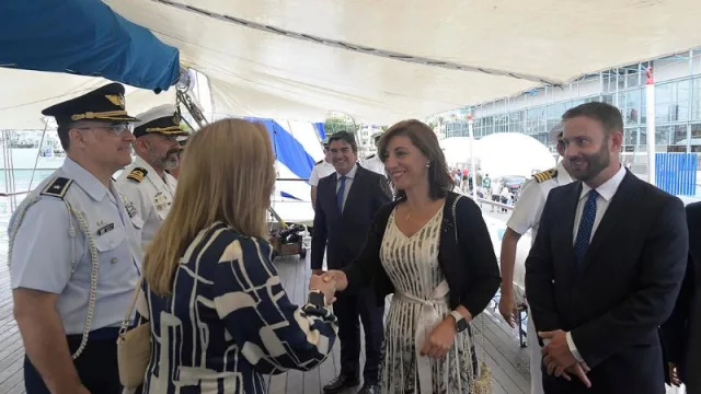 Ángeles Vázquez asistiu á recepción da Embaixada do Uruguai pola Festa Nacional a bordo do veleiro escola Capitán Miranda