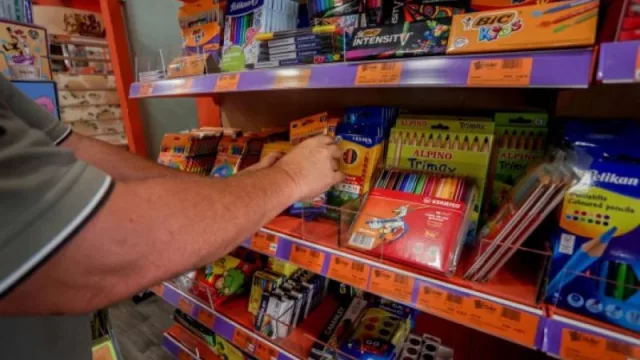 El 76% de los padres y madres gallegos reconoce endeudarse para comprar artículos para sus hijos