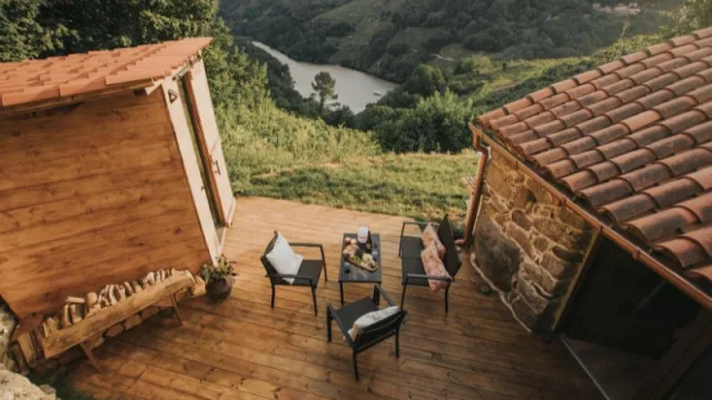 Airbnb elige la bodega gallega Abadía da Cova para dar inicio a la vendimia con una experiencia única y alojamiento especial