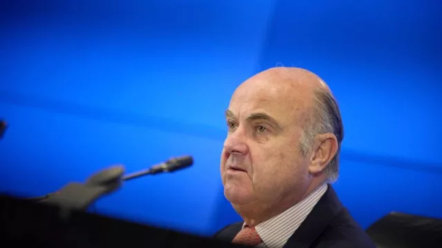 Guindos (BCE) dice que tipos altos durante un tiempo "suficientemente largo" ayudará a rebaja la inflación