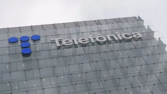 El consejo de administración de Telefónica aborda este miércoles la irrupción de STC en su accionariado