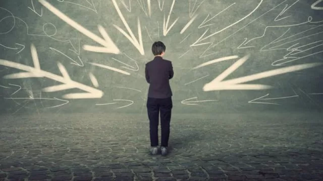 Casi la mitad de las mujeres ha experimentado ansiedad laboral debido a la carga o presión laboral (en comparación con el 36% de los hombres)