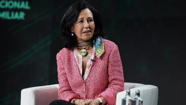 Ana Botín advierte que Apple se perfila como el 'mayor competidor' del banco (y subraya la necesidad de transformación en la banca tradicional)