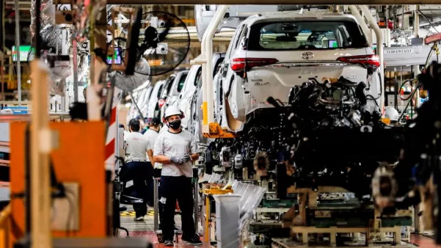 La reducción de la semana laboral podría impactar negativamente en la productividad (y también aumentar los costes empresariales)