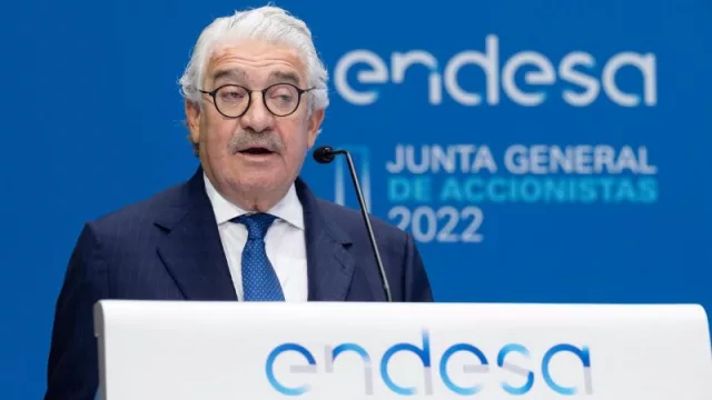 Bogas se muestra en contra de prorrogar el impuesto a las energéticas y afirma que Endesa seguirá recurriendo