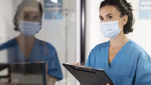 Visitadores/as farmacéuticos y enfermeros/as, los profesionales esenciales mejor retribuidos de los sectores Life Sciences & Healthcare en 2024