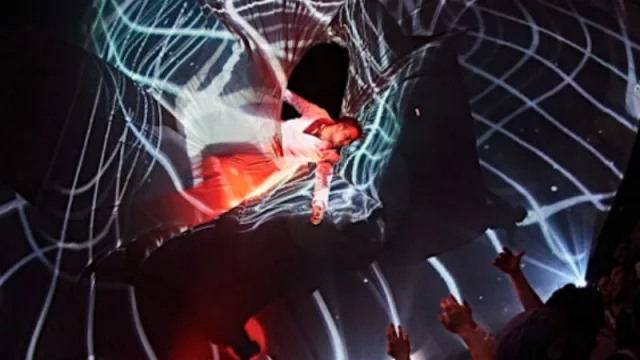 El espectáculo inmersivo y revolucionario "Fuerza Bruta Wayra" llega a Barcelona