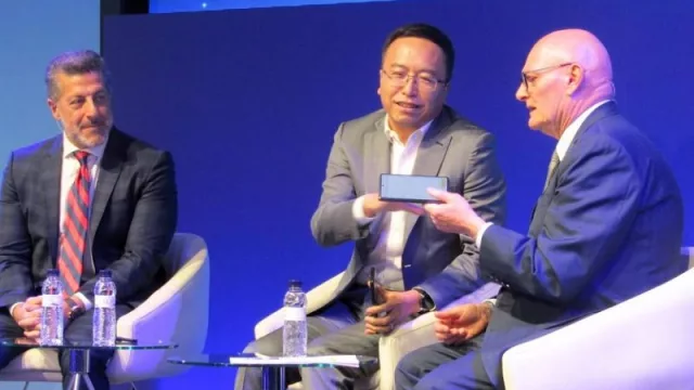 Según expertos, la aplicación de la IA en los móviles mejorará la experiencia del usuario (apuestan por la seguridad y privacidad de los datos del usuario)