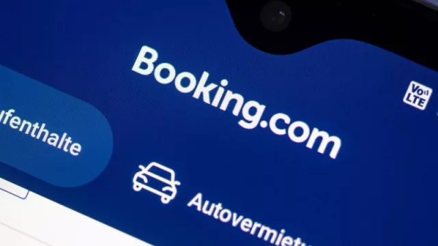 Booking triplica sus beneficios hasta marzo (con 720 millones de euros) y aprueba un dividendo de 8 euros por acción
