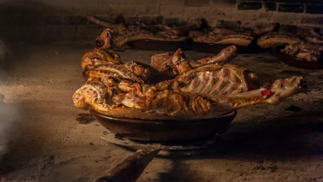 Regresan las Jornadas del Lechazo Asado de Aranda de Duero: durante junio la localidad burgalesa celebra el evento culinario que congrega a los amantes de la gastronomía