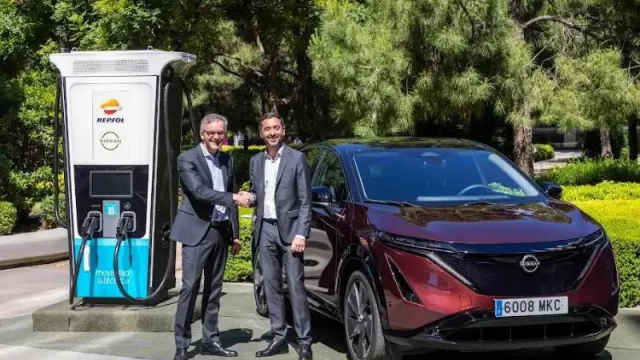 Nissan y Repsol renuevan su alianza en movilidad eléctrica y regalan dos recargas eléctricas al mes