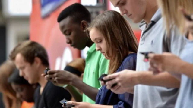 Más de la mitad de las empresas revisan las redes sociales de los candidatos en los procesos de selección