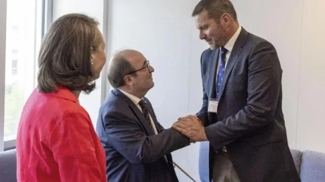 López Campos entrega al embajador de España ante la Unesco el primer expediente de la candidatura de la Ribeira Sacra a Patrimonio Mundial