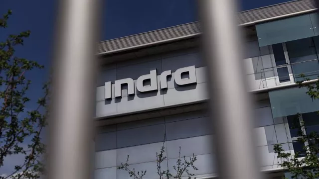 Indra experimenta un aumento de más del 4% tras la venta de su filial de pagos, Minsait