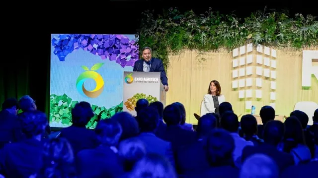 La tecnología entra en la horticultura: de los gemelos digitales, a la robotización y la iluminación LED para optimizar la producción