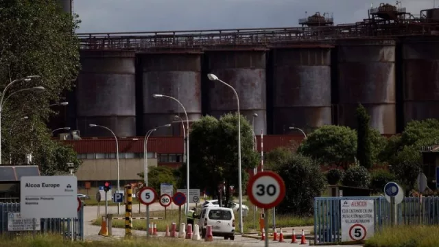 Los trabajadores de Alcoa exigen la presencia de Xunta y Gobierno central para reunirse con la empresa