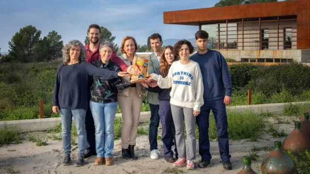 Familia Torres recibe el Premio a la Innovación en los Golden Vines Awards 2024 (un galardón que reconoce la implementación de prácticas sostenibles)