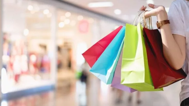 Casi la mitad de los gallegos se siente culpable al gastar más de lo previsto en regalos