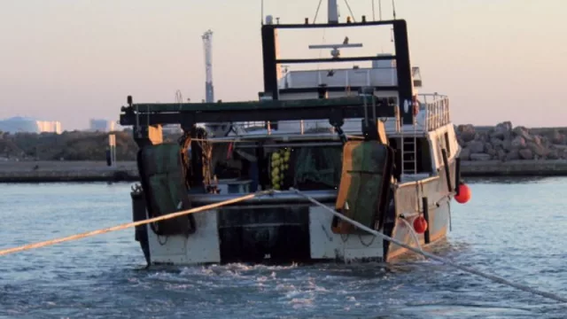 El sector pesquero, resignado a cambiar los copos de las redes para recuperar días de pesca en Mediterráneo