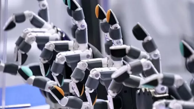 Tendencias 2025 en health tech: gemelos digitales, robótica, IA, chatbots, avatares y telemedicina