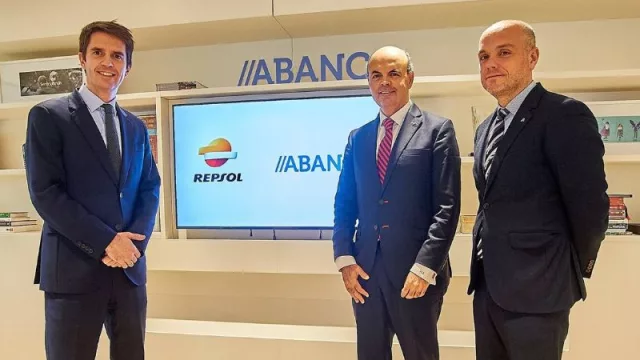 Abanca se alía con Repsol para ofrecer a clientes la instalación de paneles solares de autoconsumo