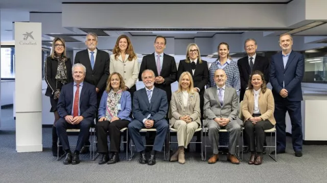 Gortázar expone al Comité Consultivo de accionistas de CaixaBank los resultados de 2024 y el plan de dividendos
