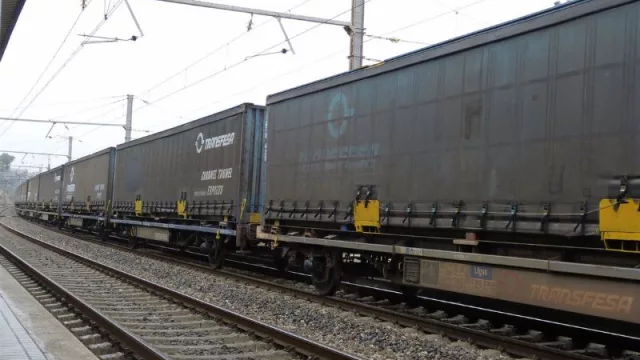 Las empresas de gran consumo ven imprescindibles los corredores Atlántico y Mediterráneo, según AECOC