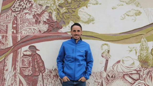 El Camino de Santiago a pie en tiempo récord: el reto del corredor leonés Iván Álvarez junto a Amazon