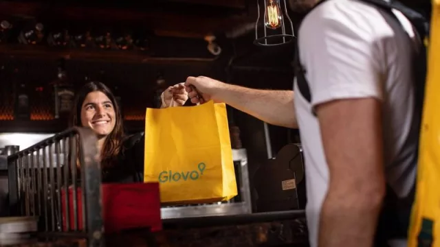 Glovo se alía con Grubtech para impulsar las operaciones de más de 1.200 locales en España
