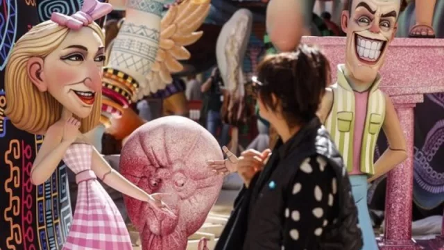 Cómo se hacen las Fallas de Valencia: el meticuloso proceso artesanal antes de que ardan en la 'cremà'