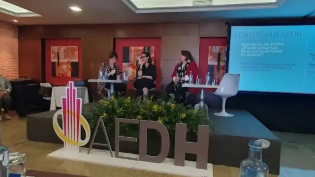 Sanxenxo acoge con éxito el Foro #AEDHVENUS sobre liderazgo en turismo