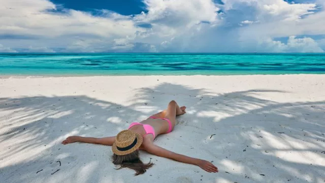 InfoJobs presenta su nuevo Cool Job de probador/a de playas (con oficina con vistas al mar)