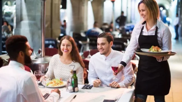 InfoJobs registra más de 8.900 vacantes en Galicia en abril, con un aumento destacado de turismo y restauración