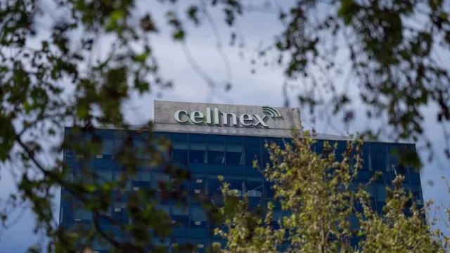 Cellnex ingresa 964 millones hasta marzo (+6,3%) y pierde 49 millones, un 25,6% más