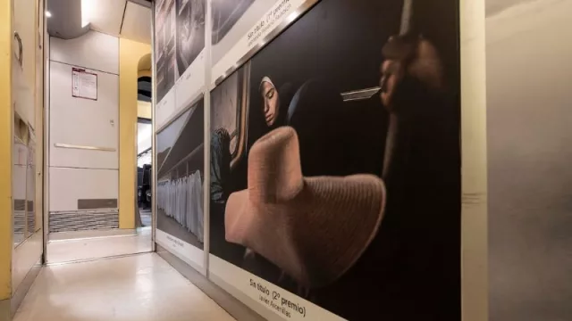 Renfe y la Fundación de los Ferrocarriles Españoles presentan a bordo de un AVE la exposición “Caminos de Hierro”