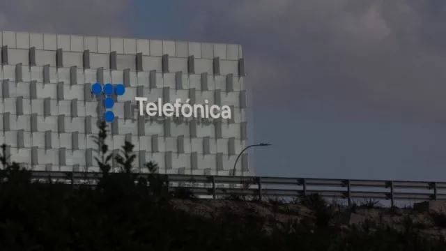 Telefónica cierra la venta de su filial uruguaya y Slim y Entel confirman el interés en su negocio chileno