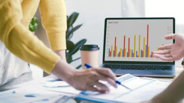 Coverflex y TaxDown lanzan “La guía definitiva para hacer las paces con el IRPF”