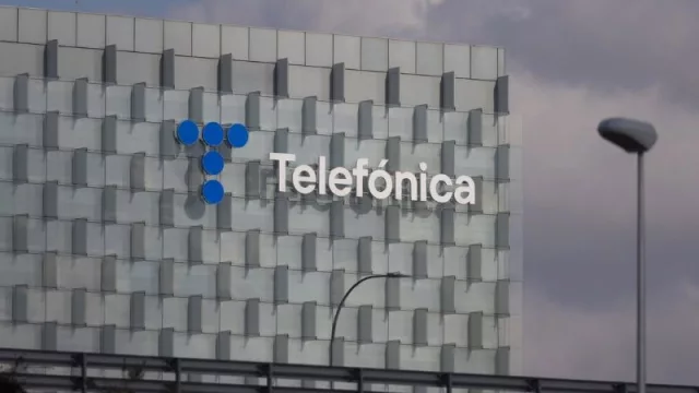 Telefónica oficializa a los sindicatos su intención de acometer un ERE en siete sociedades del grupo