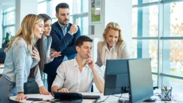 El 89% de los profesionales considera esencial la formación continua, pero apenas 2 de cada 10 se siente plenamente respaldado por su empresa