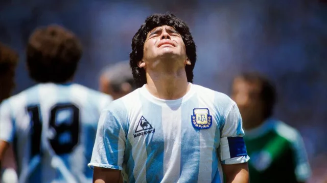 Le Coq Sportif consolida su leyenda al cumplirse 40 años de la icónica camiseta de Maradona en el mundial del 86