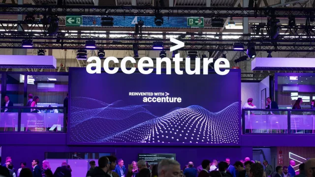 Accenture pierde un 15% en Bolsa tras recortar sus previsiones de crecimiento