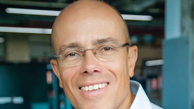 Ian Brown asume como nuevo CEO de la plataforma de viajes Trainline
