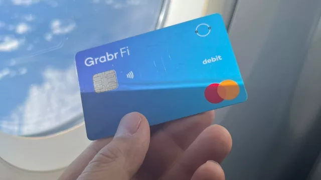 ¿Sanciones o comisiones altas? Así te ayuda GrabrFi a cuidar tus dólares de Airbnb y ventas online