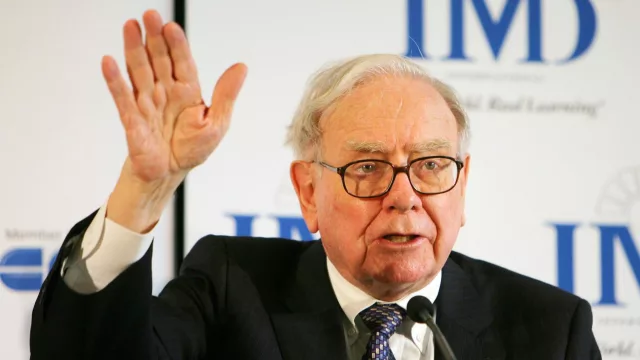Warren Buffett cede la presidencia de Berkshire Hathaway a su hijo Howard y pasa a ser presidente emérito
